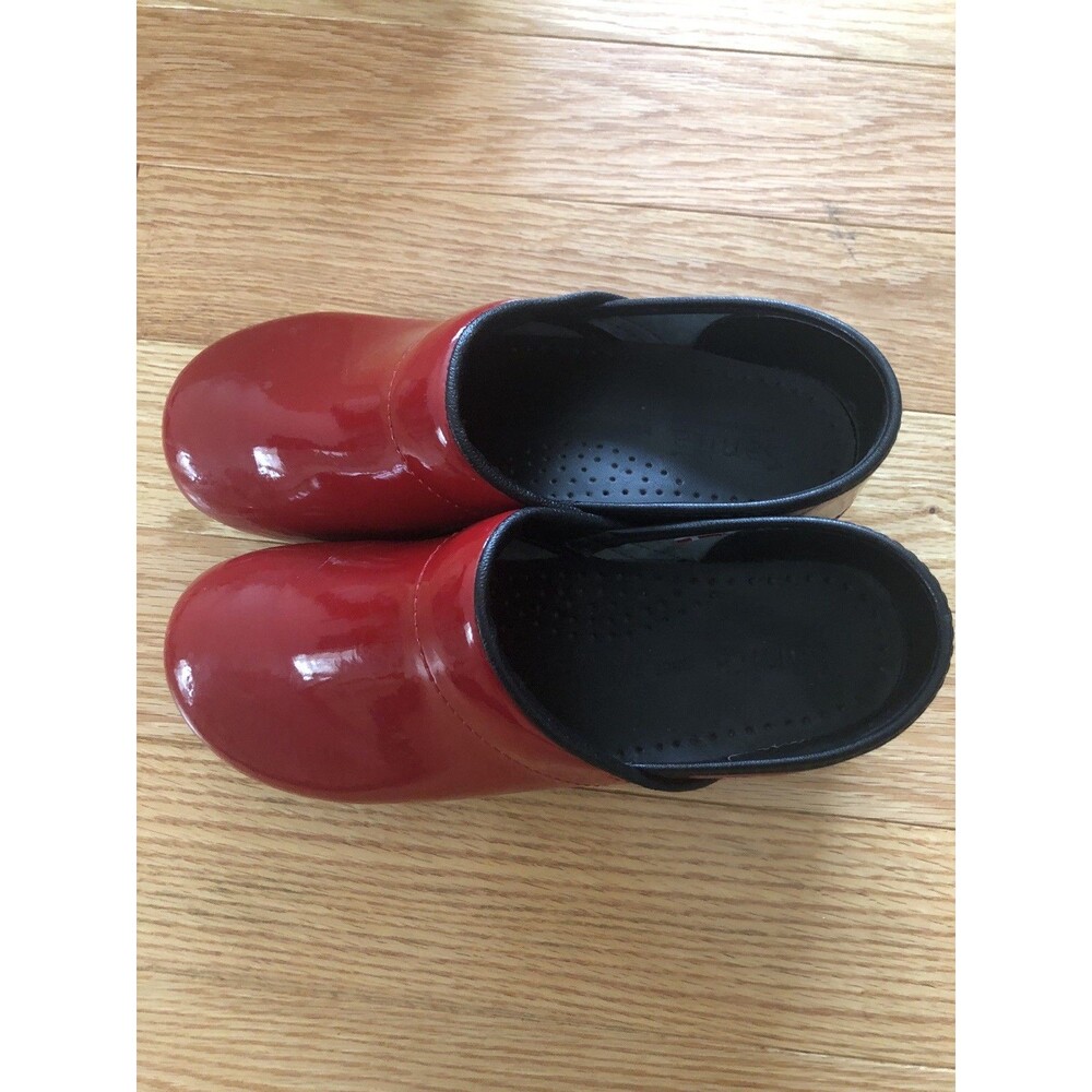 Women "Sainta" red patent leather rubber soles Danish clogs. Size 7.5-8
